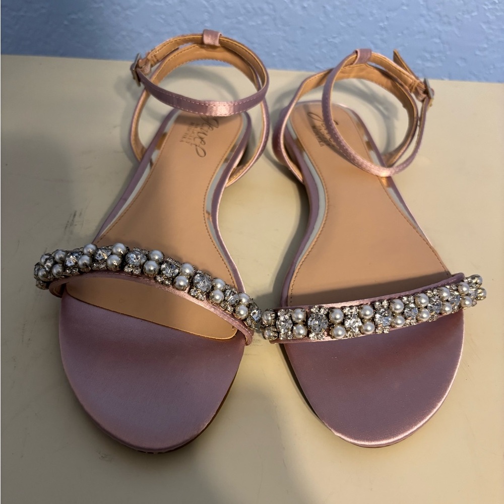 Elegant Pink Sandals with Pearl Embellishments